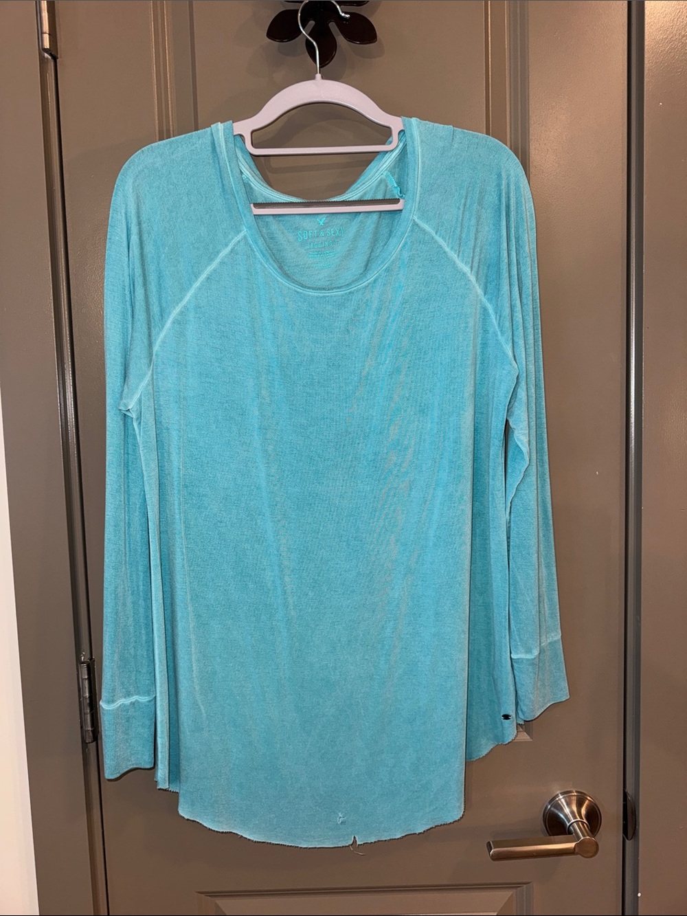American Eagle Outfitters Lightweight Long-Sleeve Crewneck Top in Aqua